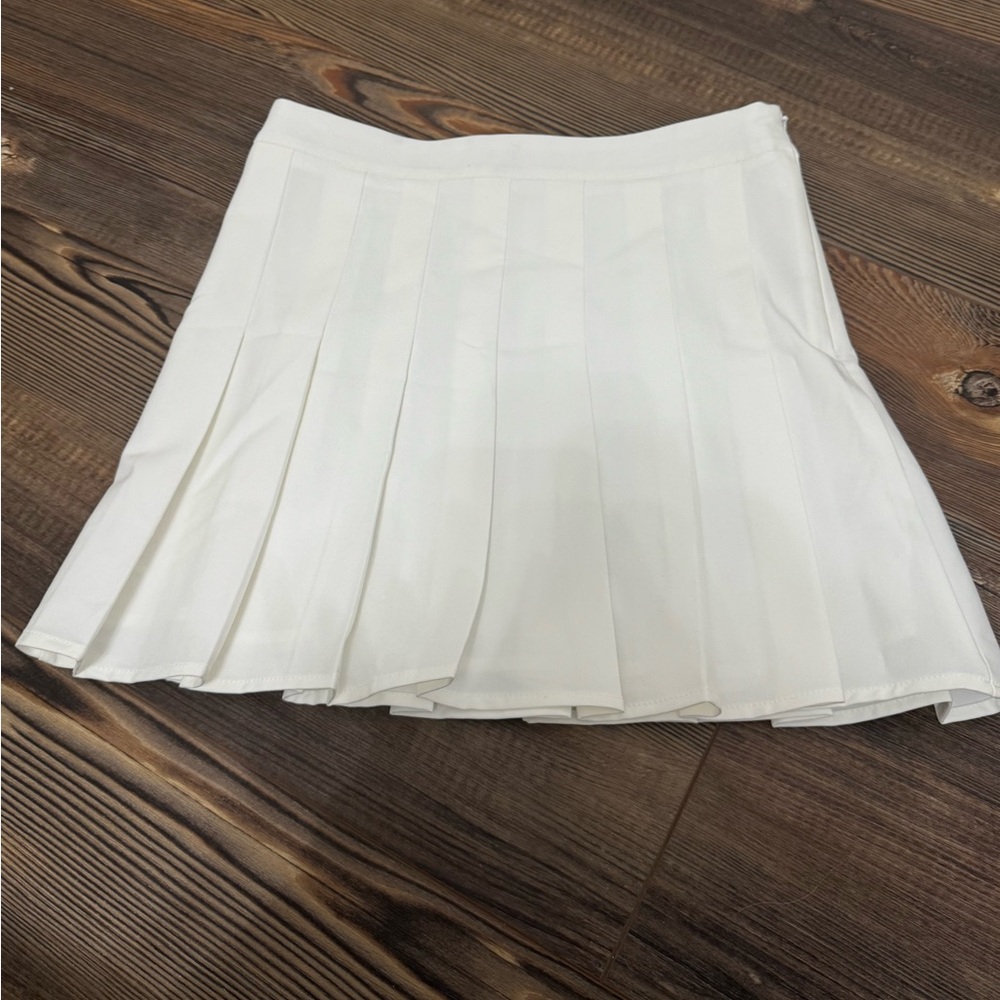 Pink Lily White Pleated Skirt